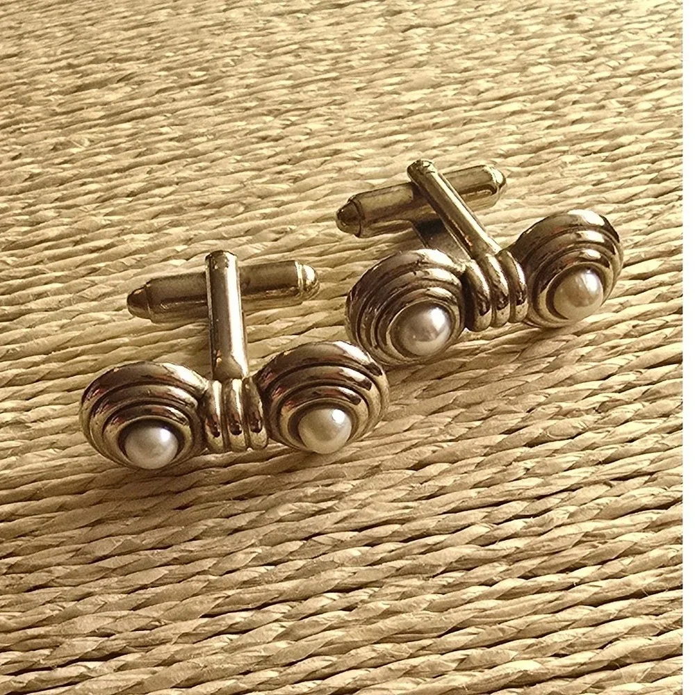 Vtg 70s cufflinks gold tone pearl business academia preppy old money accessorie